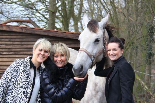 © Vlaams Paardenloket - KVM | Clio Hendrickx (Fake Fur - Damhert Nutrition), Grete Remen  (Fake Fur - Damhert Nutrition), Karolien Servaes  (Fake Fur - Damhert Nutrition)