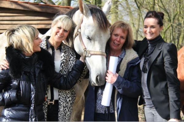 © Vlaams Paardenloket - KVM | Clio Hendrickx (Fake Fur - Damhert Nutrition), Grete Remen  (Fake Fur - Damhert Nutrition), Marina Tondeleir (The Old Horses Lodge), Karolien Servaes  (Fake Fur - Damhert Nutrition)